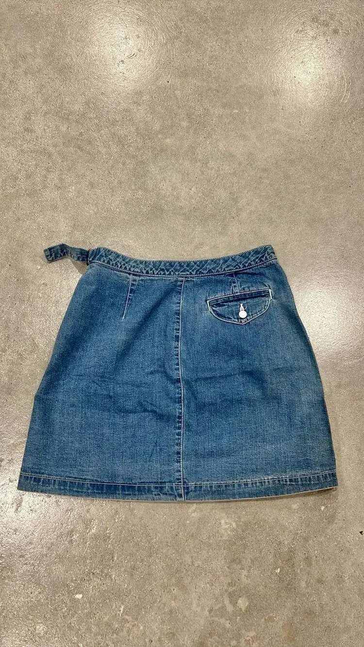 GAP - Picture 3 of 3